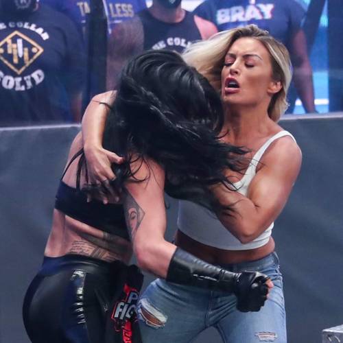 Sonya Deville y Mandy Rose batallan en WWE SmackDown (07/08/2020) / WWE