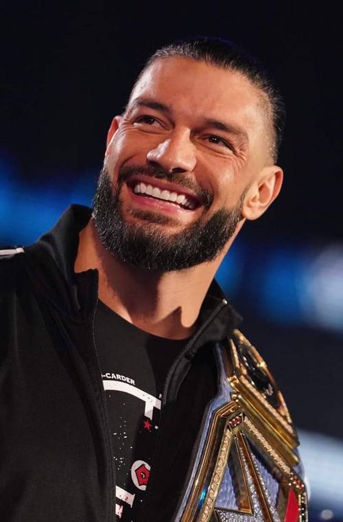 Roman Reigns como Campeón Universal en SmackDown