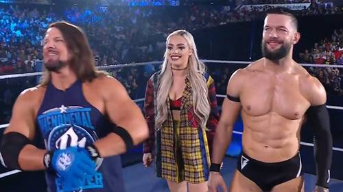 Liv Morgan con AJ Styles y Finn Bálor en WWE Raw