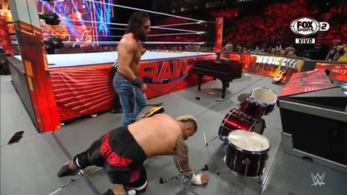 Elias vs Solo Sikoa en WWE RAW 2 de enero 2023