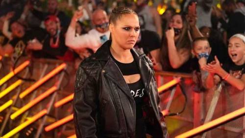 Ronda Rousey haciendo su regreso a WWE en Royal Rumble 2022 - WWE