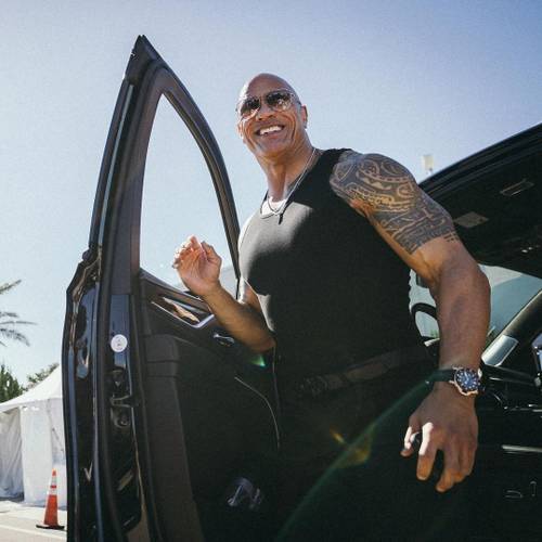 The Rock lanza un producto de aseo para hombres en el Times Square