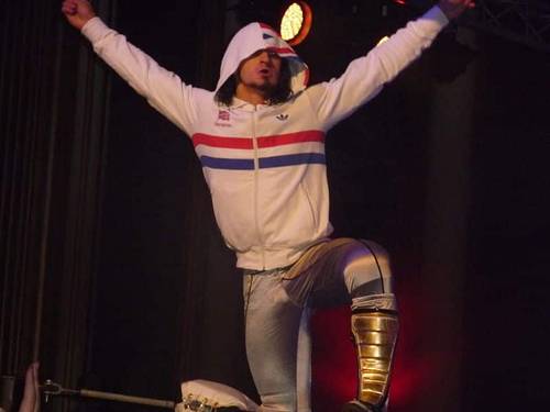 PAC posing during an appearance for Dragon Gate in 2009 / en.wikipedia.org