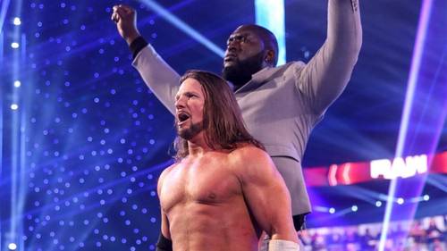 AJ Styles y Jordan Omogbehin en el episodio de Raw del 19 de octubre de 2020 - WWE