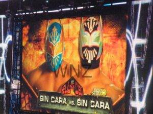 Sin Cara vs. Sin Cara en el PPV WWE Hell in a Cell 2011 / WrestleNewz.com