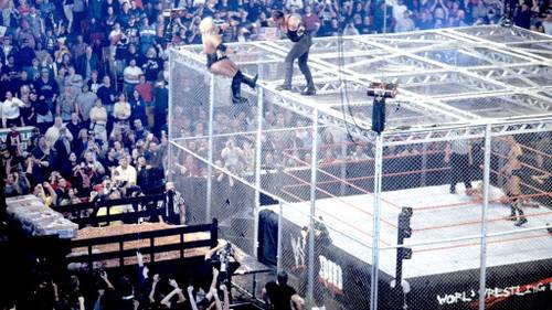 Superluchas - Kurt Angle recuerda al defensor del Campeonato WWE en Armageddon 2000 con una multitud cautivada.