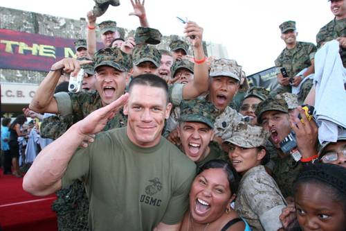 John Cena y los militares