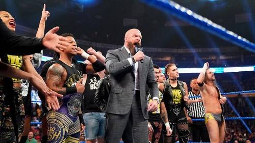 Triple H y parte del elenco de NXT en el episodio de SmackDown del 1 de noviembre de 2019 - WWE