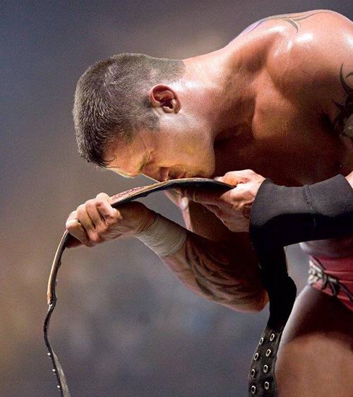 Randy Orton se convierte en el Campeón Mundial de Peso Completo más joven de la historia de WWE