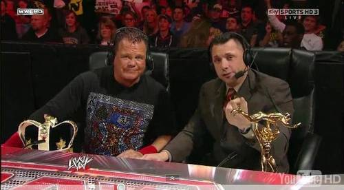 Jerry &quote;The King&quote; Lawler y Michael Cole (RAW 2011)