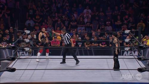 Superluchas - Luchadores de la WWE en un ring de lucha libre.