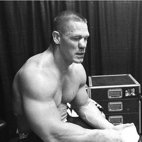 John Cena con la nariz fracturada tras bastidores en RAW