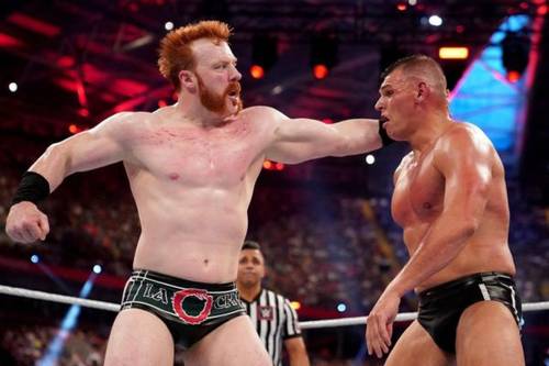 Sheamus y Günther luchando en Clash at the Castle (03/09/2022) / WWE