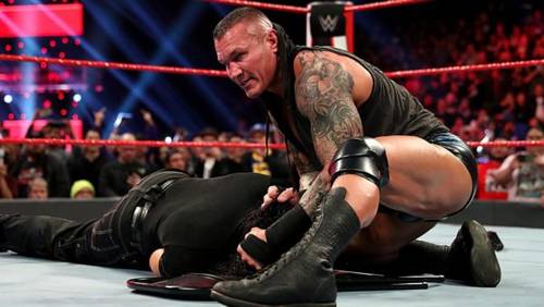 Randy Orton ataca a Matt Hardy