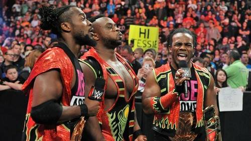 Superluchas - Big Show aconsejó a Kofi Kingston que abandonara New Day, mientras tres luchadores de la WWE se paraban frente a una multitud.