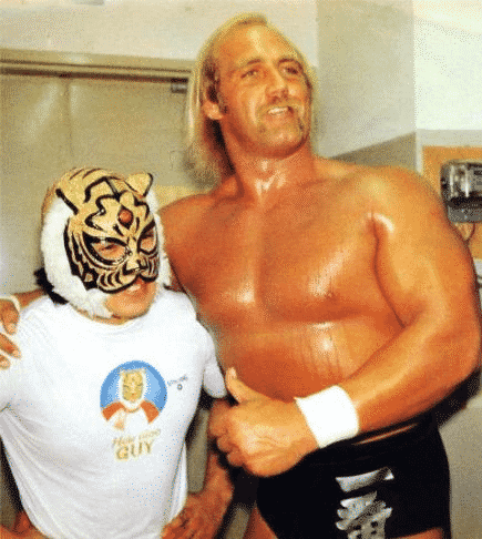 Hulk Hogan y el original Tiger Mask (Satoru Sayama) en New Japan Pro Wrestling durante los 80s