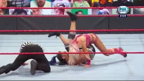 Dana Brooke vs Reckoning - Raw 30 de noviembre 2020