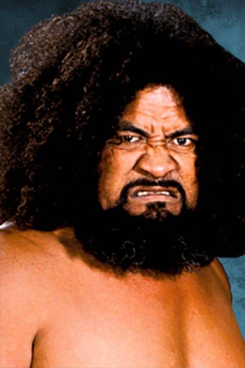 Superluchas - Un luchador de pelo largo y barba, conocido por su talento excepcional y su parecido con el legendario luchador samoano Afa Anoa'i.