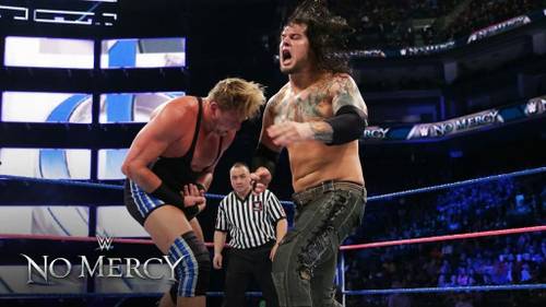 Superluchas - Dos luchadores peleando en el ring, Roman Reigns, WWE.