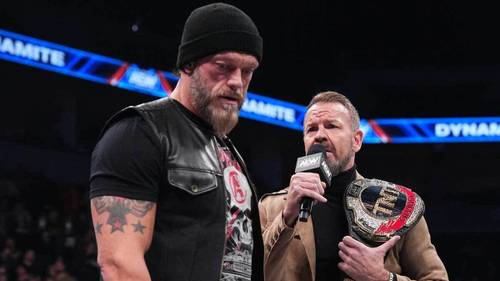 Superluchas - Jim Ross, un hombre con un micrófono, está junto a Christian Cage en la WWE y potencialmente sabe qué lo detuvo.