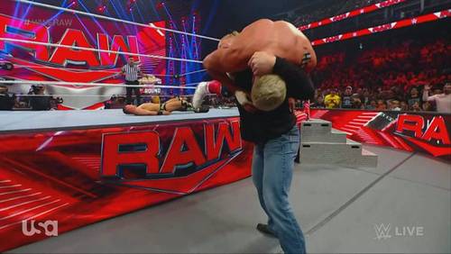 Brock Lesnar y Cody Rhodes en WWE RAW 8 de mayo 2023