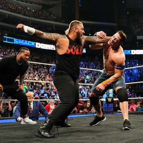 Superluchas - John Cena luchando en el ring.