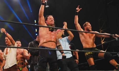 Chris Jericho rodeado de amigos en el episodio de AEW Dynamite del 7 de octubre de 2020 - AEW