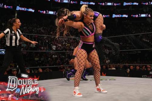 Paige VanZant ataca a Tay Conti en Double or Nothing 2022