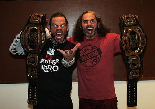Jeff Hardy y Matt Hardy (o Brother Nero y Broken Matt Hardy - The Hardy Boyz) ganan el ROH World Tag Team Championship (04/03/2017 - Manhattan Mayhem IV) / Twitter.com/RingofHonor