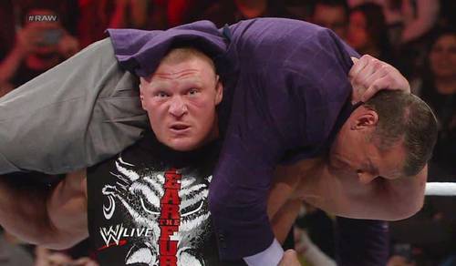 Brock Lesnar Regresa y castiga con un F-5 a Vince McMahon (RAW - 28/1/13)