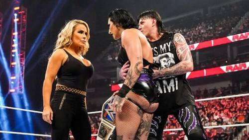 Natalya y Rhea Ripley en WWE Raw WWE