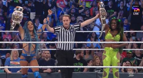 Sasha Banks y Naomi - WWE SmackDown 13 de mayo 2022