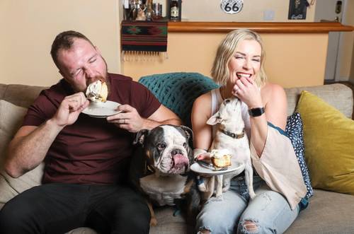 Jon Moxley y Renee Paquette - Gaby Duong