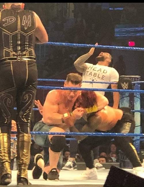 Roman Reigns bostezando con John Cena Cortesía de Sportskeeda