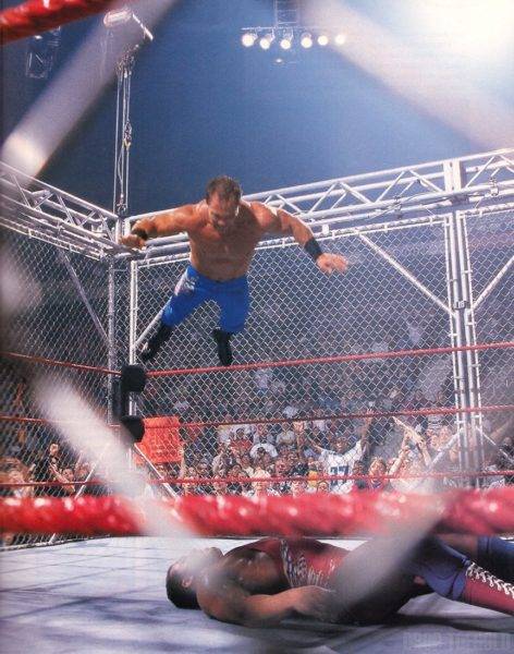 Kurt Angle vs. Chris Benoit en un Steel Cage en el Raw del 11 de junio de 2001