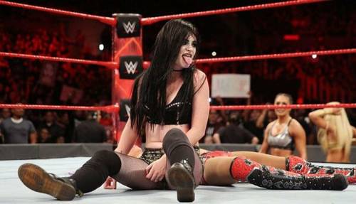 Paige tras ganar a Sasha Banks en Raw en 2017 - WWE