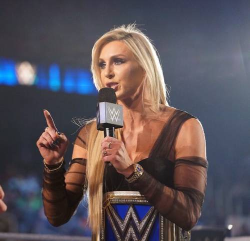 Charlotte Flair como Campeona SmackDown en 2021