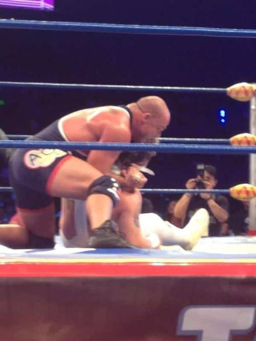 Kurt Angle en Triplemania XX - Image by @totalmenteleo