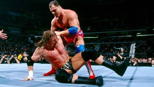 Kurt Angle luchando contra Triple H en defensa de Campeonato WWE