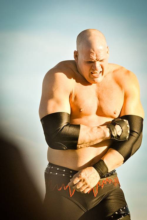 Glenn Jacobs (Kane) en el WWE Tribute to the Troops 2012 / Photo by Shamsuddin Muhammad - Creative Commons Attribution 2.0 Generic license.