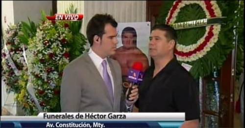 Humberto Garza Jr. en el funeral de su hermano Héctor Garza (q.e.p.d.) / Capillas del Carmen, Monterrey, Nuevo León - 27 de mayo de 2013 / Captura de pantalla por Dement X-treMEX 187 - http://info7.mx