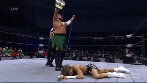 Samoa Joe retuvo el Campeonato AEW ante un «resistente» Hook – Superluchas