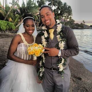Jimmy Uso y Naomi contraen matrimonio en Hawaii