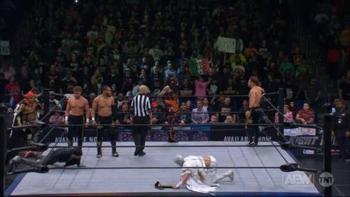 Superluchas - Un grupo de luchadores en un ring de lucha libre muestra los mejores y peores momentos de AEW Rampage el 15 de diciembre de 2023.